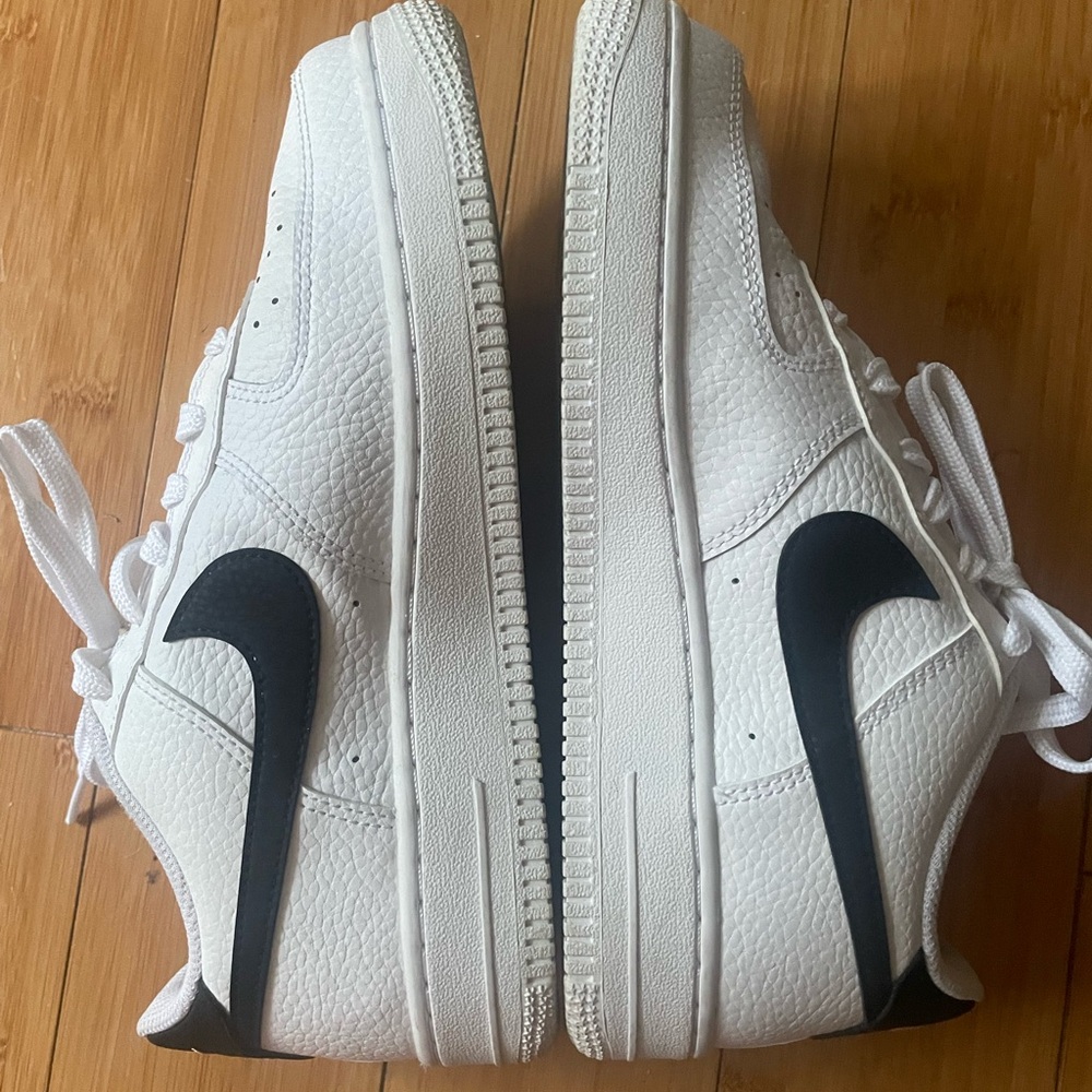 Nike Air Force 1 White Sneakers 6Y/ 7 1/2 Women - Picture 2 of 5